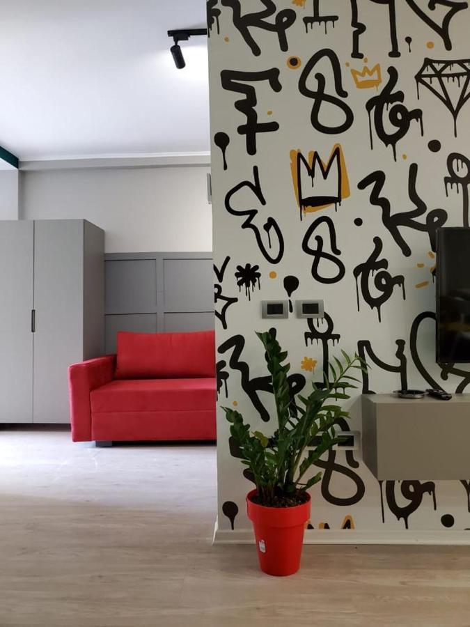 Helga'S Deluxe 3 Apartment Tiranë Eksteriør bilde