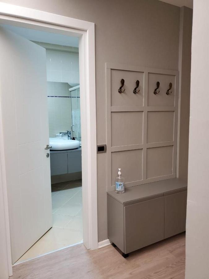 Helga'S Deluxe 3 Apartment Tiranë Eksteriør bilde