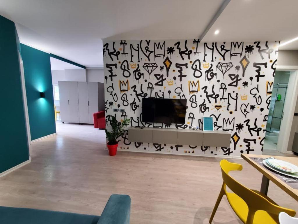 Helga'S Deluxe 3 Apartment Tiranë Eksteriør bilde