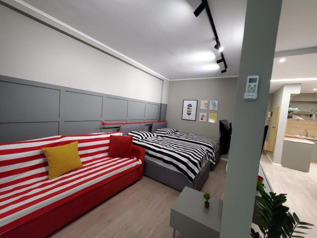 Helga'S Deluxe 3 Apartment Tiranë Eksteriør bilde