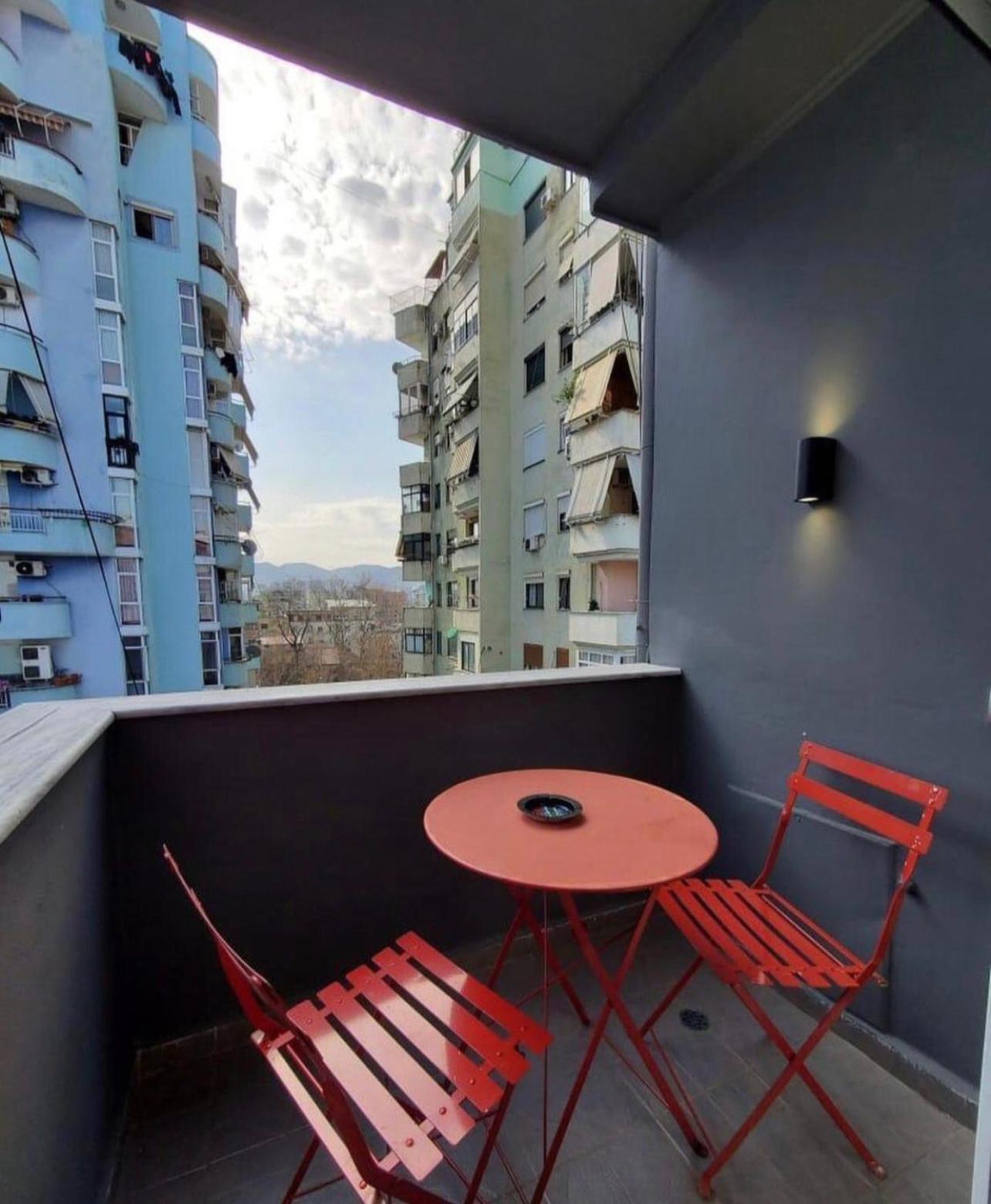Helga'S Deluxe 3 Apartment Tiranë Eksteriør bilde